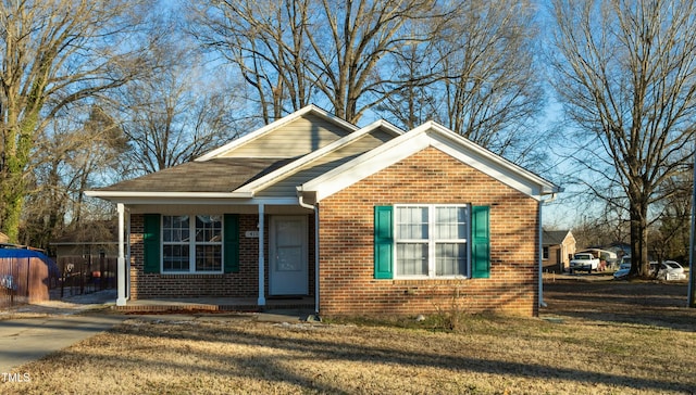 view of front facade with a front lawn