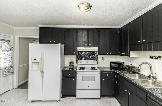 kitchen with sink, tasteful backsplash, a textured ceiling, ornamental molding, and white appliances