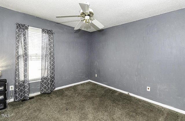 carpeted spare room featuring ceiling fan and a textured ceiling