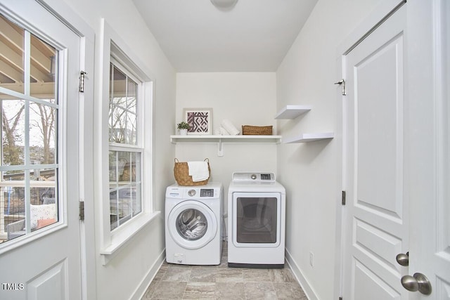 laundry room with laundry area, baseboards, and independent washer and dryer