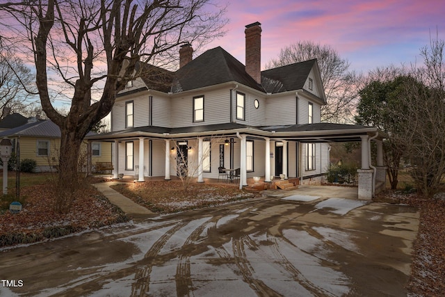 view of front of property featuring a porch