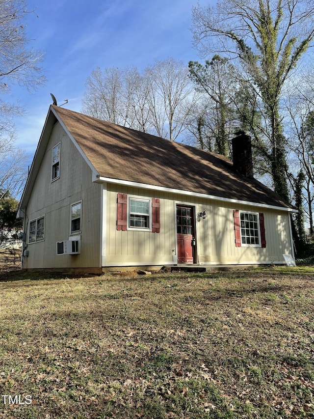 view of front of house featuring a front yard