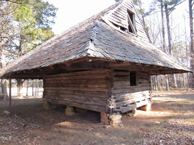 view of side of property featuring log exterior