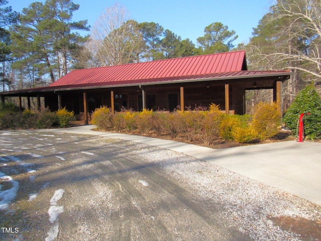 view of front facade with metal roof and a standing seam roof