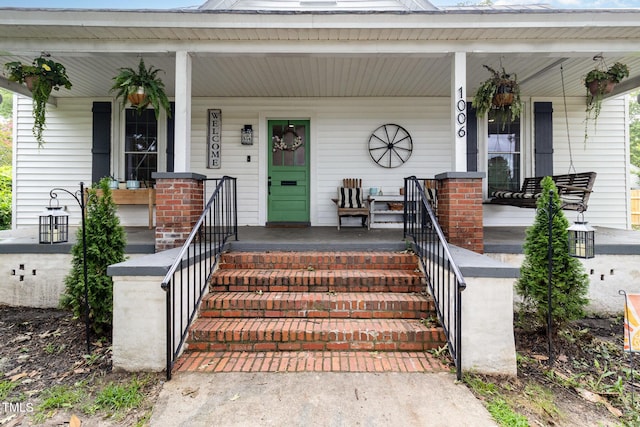 doorway to property with covered porch