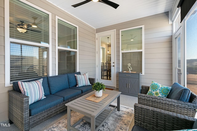 sunroom with ceiling fan