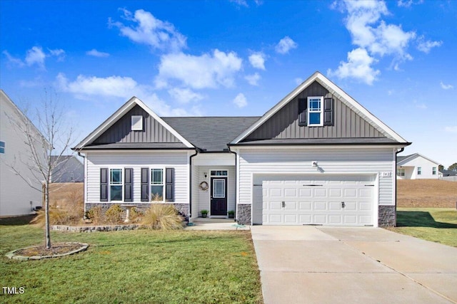 view of front of house featuring a front lawn and a garage