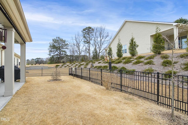 view of yard featuring a rural view