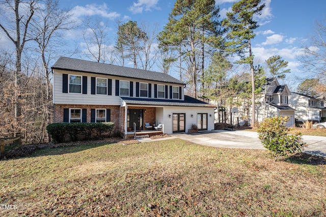 view of front of home featuring a front yard