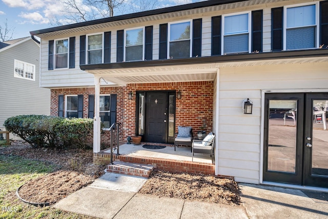 property entrance with covered porch