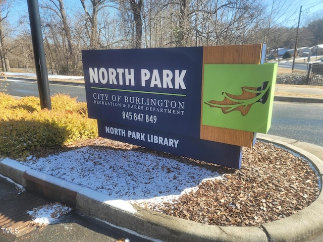 view of community / neighborhood sign