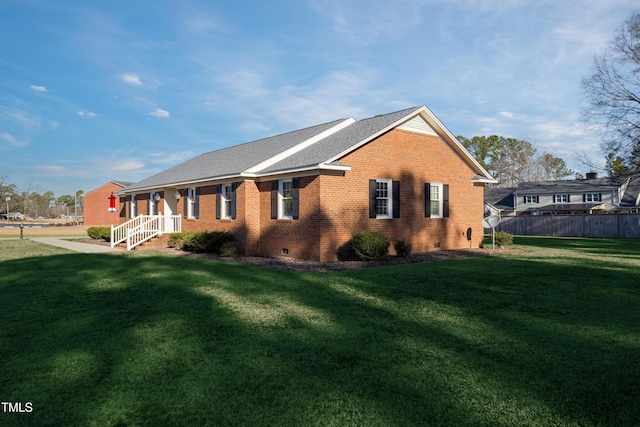 view of side of property featuring a lawn