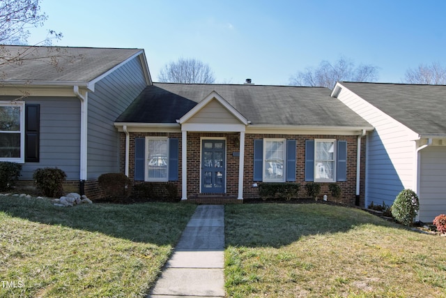 view of front of property with a front yard