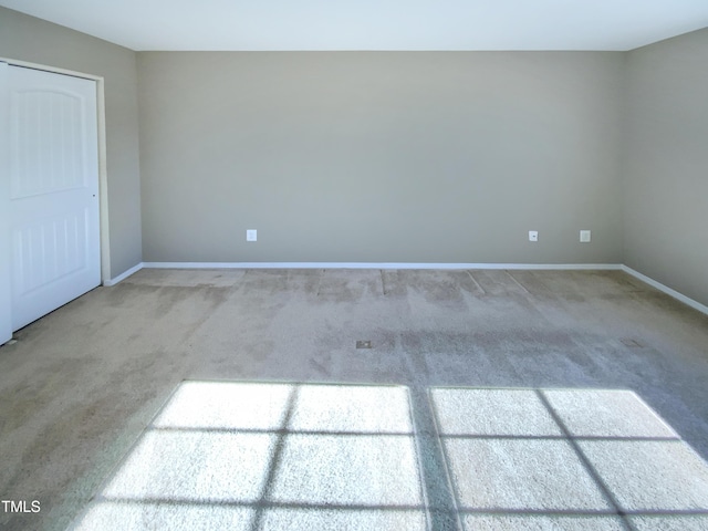 spare room with carpet flooring