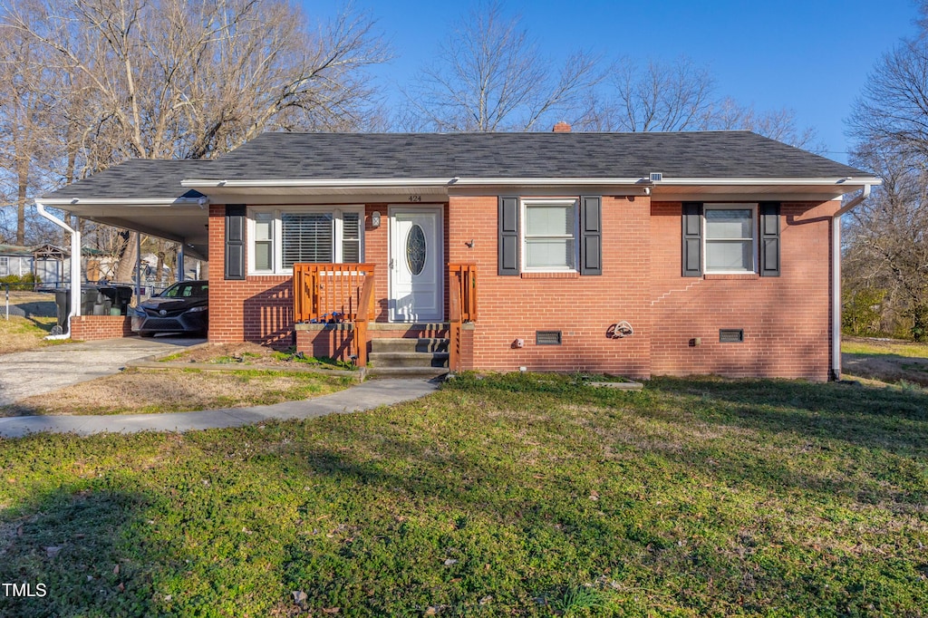 view of front facade featuring a front yard and a carport