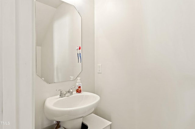 bathroom featuring sink