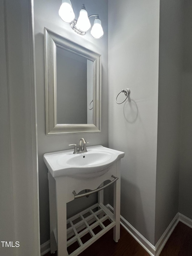 bathroom featuring sink