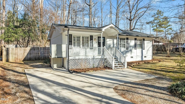 view of front of home featuring crawl space, a porch, and fence