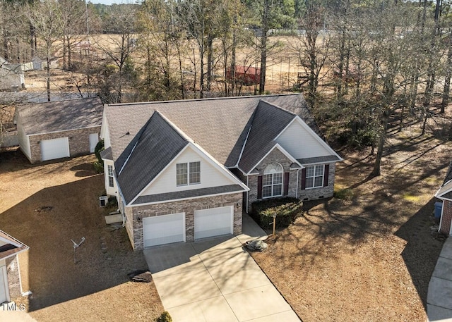 view of front facade featuring a garage