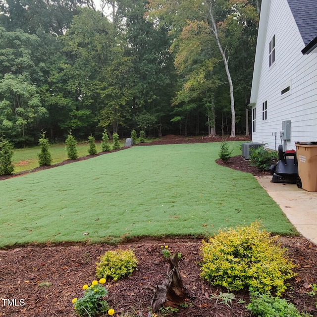 view of yard featuring central AC unit
