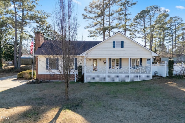 view of front facade with covered porch and a front yard