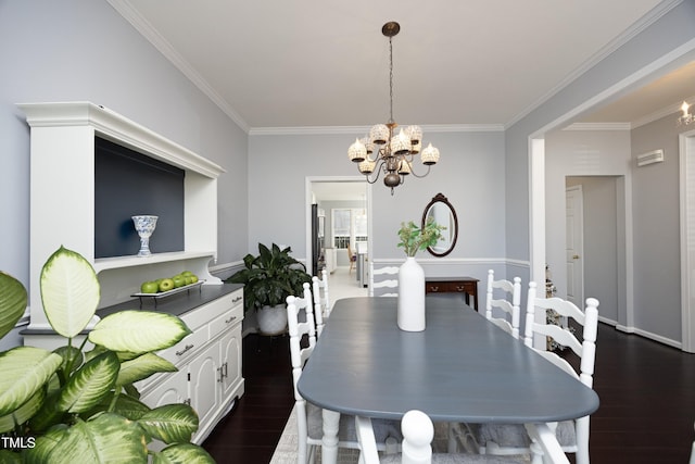 dining room with crown molding, dark wood-type flooring, and a notable chandelier