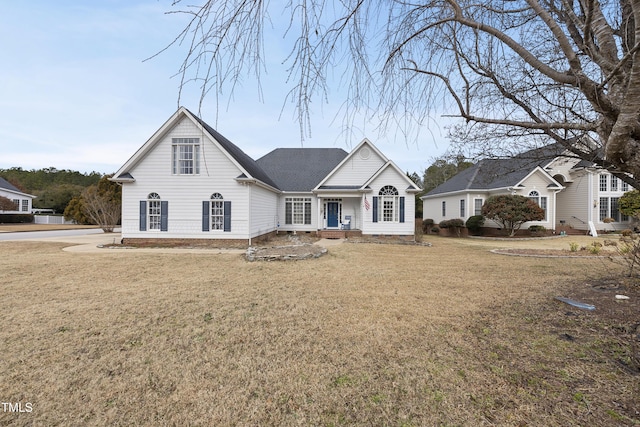 view of front facade featuring a front yard