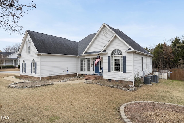 view of front of property featuring a front lawn