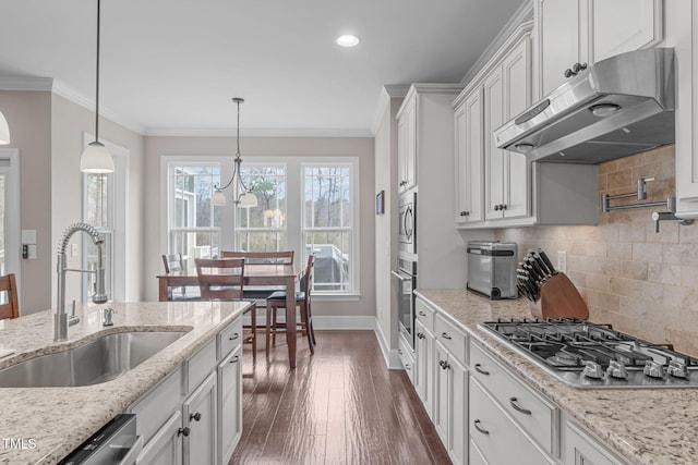 kitchen featuring stainless steel appliances, ornamental molding, a sink, and under cabinet range hood