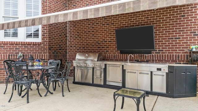 view of patio featuring an outdoor kitchen and area for grilling