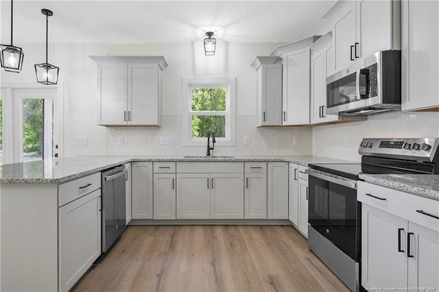 4935 High Branch Ct, Stedman, NC 28391 - kitchen with stainless steel appliances, a peninsula, a sink, and tasteful backsplash