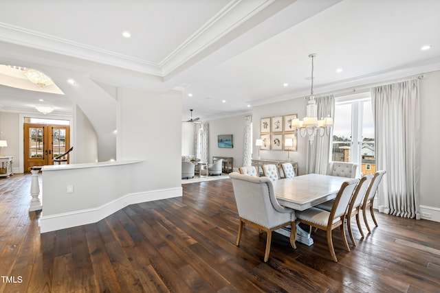 dining area featuring ornamental molding, dark hardwood / wood-style floors, and a chandelier