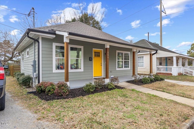 view of front facade featuring a front lawn and covered porch