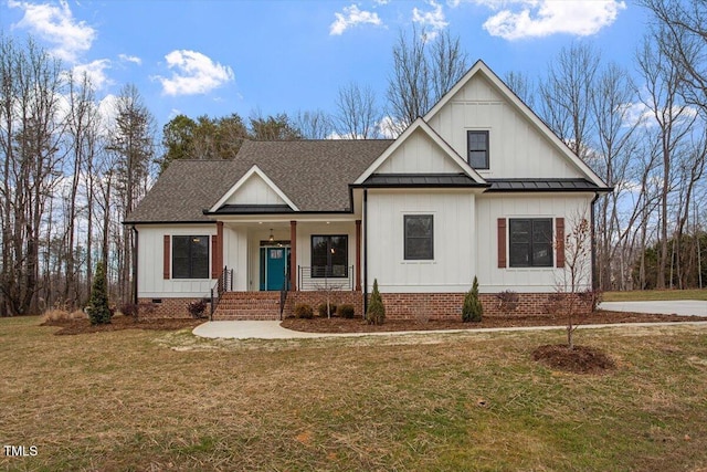 view of front of property with covered porch and a front lawn