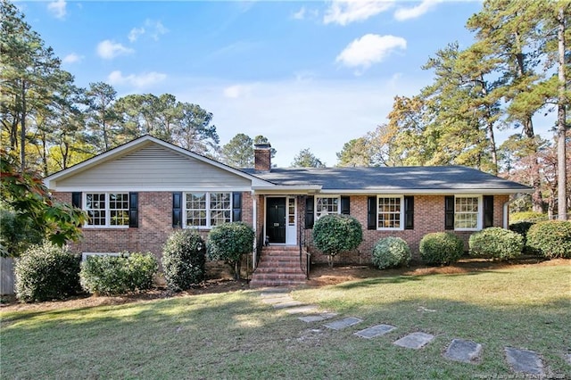 single story home featuring a front yard