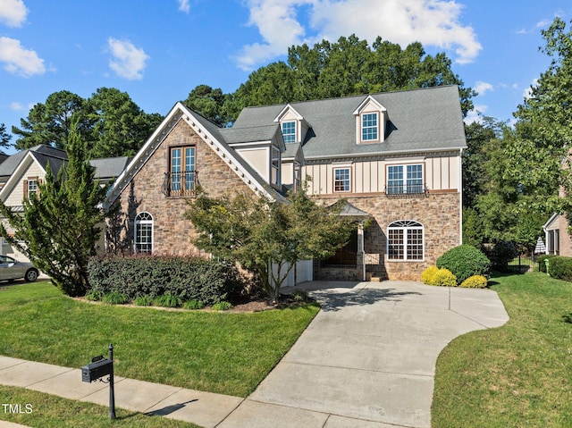 view of front of property with a front lawn