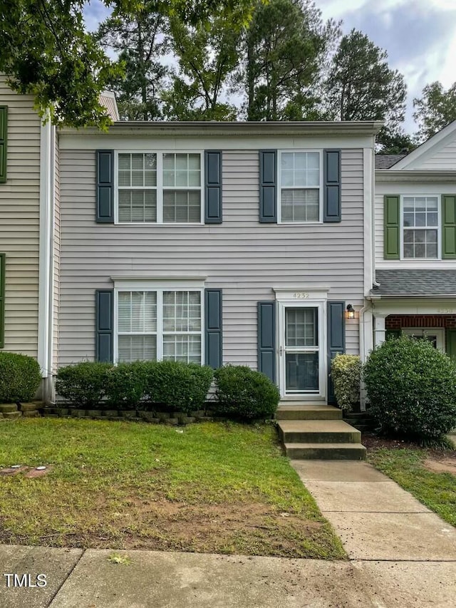 view of front of home featuring a front yard