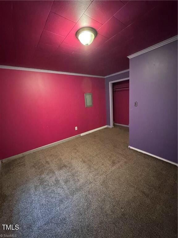 unfurnished room featuring carpet floors and ornamental molding