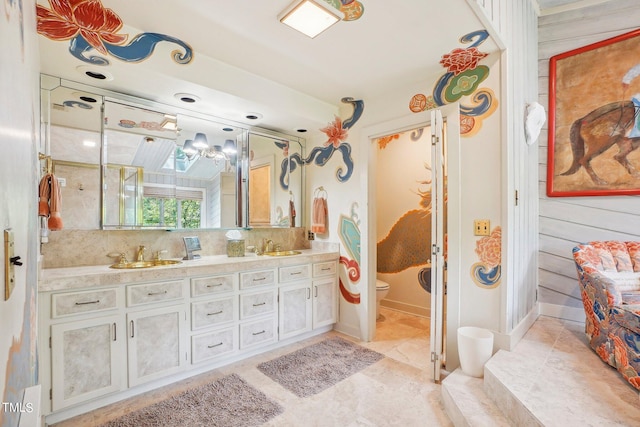 bathroom featuring vanity, toilet, and decorative backsplash