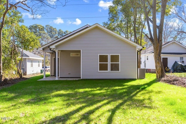 rear view of house featuring a yard