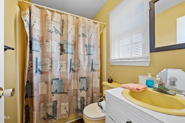 full bathroom featuring vanity, shower / bath combo with shower curtain, a textured ceiling, and toilet