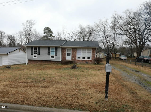 view of front of home featuring a front yard