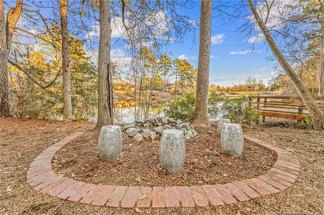 view of yard featuring a water view