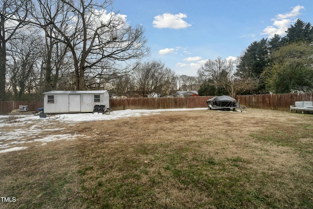 view of yard with an outdoor structure