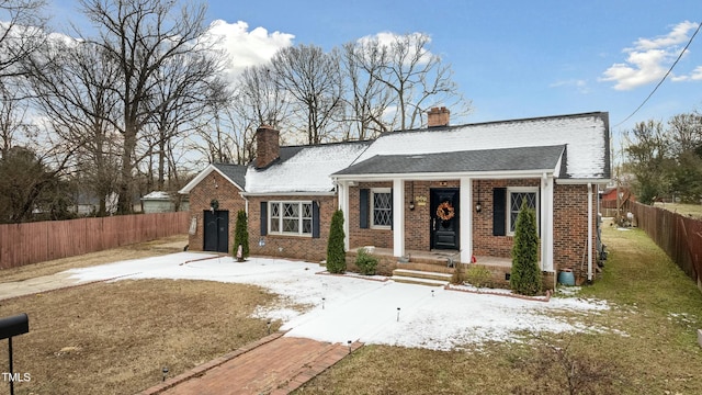 view of front of home with a front yard