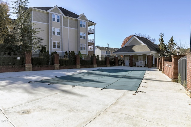 view of swimming pool