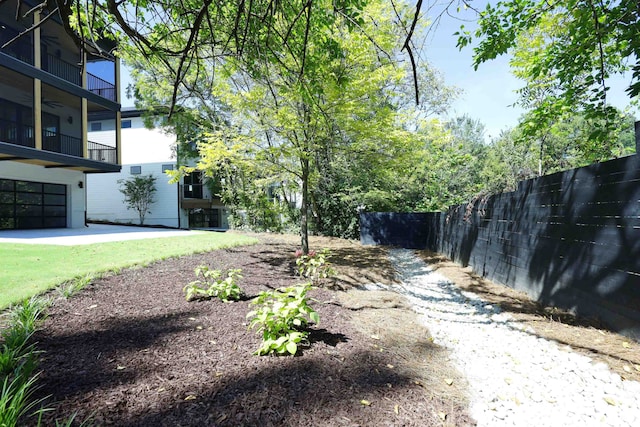 view of yard with a patio