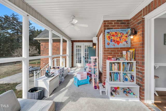 sunroom / solarium featuring ceiling fan