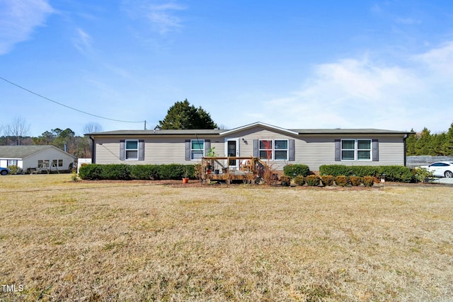 view of front of home featuring a front yard