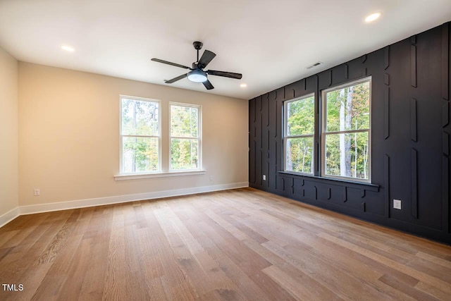 unfurnished room featuring light hardwood / wood-style flooring and ceiling fan
